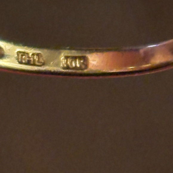 Elegant gold Ring with Rich  Accents - Picture 6 of 8